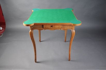 null Petite table de jeu en bois naturel, deux tiroirs en ceinture H. 71 - L. 73...