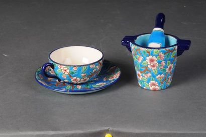 null LONGWY, Lot: cendrier avec son pillon H. 8,5 cm + tasse et sa soucoupe (fêle)...