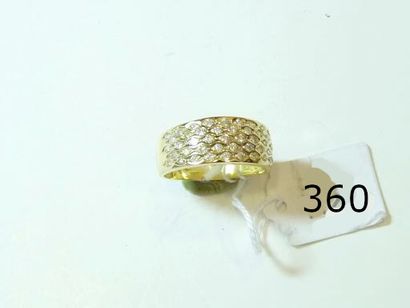 null Bague Jonc en or jaune 18K (750/oo) centrée de cinq lignes de diamants taille...