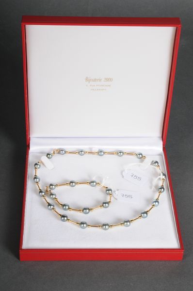 null Parure comprenant un collier et un bracelet perles de Tahiti marqués 750 en...