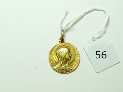null Médaille en or jaune 18K (750/oo) gravée "Mater Dolorosa", le dos gravé et datée...