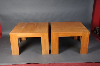 null Deux tables de salon de C. GERMANAZ en chêne 81x81 cm, H.50 cm 