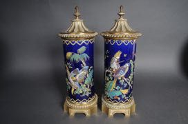 null LONGWY, Faïencerie des Carmes, période d'Huart Frères, c. 1880. Paire de vases...