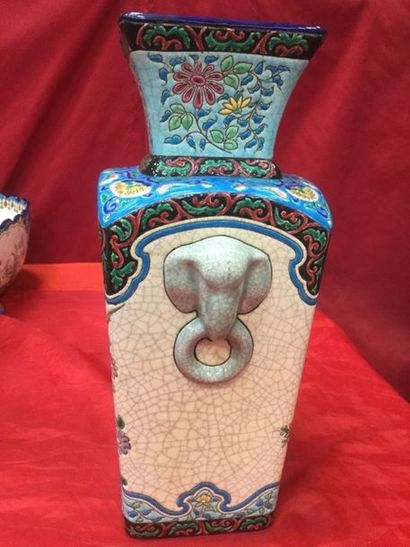Longwy, vase décor éléphants, H.31,5
