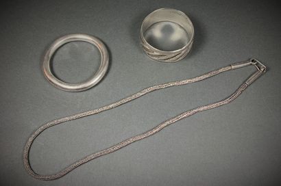 null Two silver bracelets and a necklace, Morocco and France, 320 g.