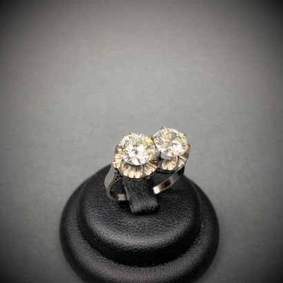 null Ring "toi & moi" in white gold 750 set with two brilliant-cut diamonds 1.09...