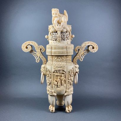 Chine, milieu XXe siècle A tripod incense burner with two ivory handles carved in...