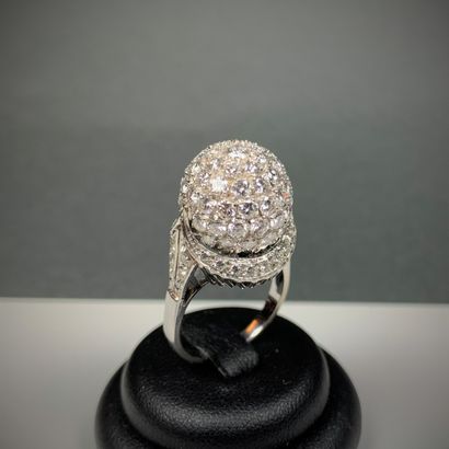 null Ball ring in white gold 750 paved with 97 brilliant-cut diamonds approx. 3.7...