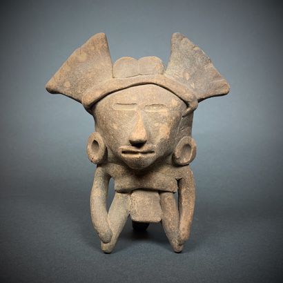 VERACRUZ, Mexique, 450-750 ap. J.-C. Seated figure, h. 16.5 cm, certificate Jean...