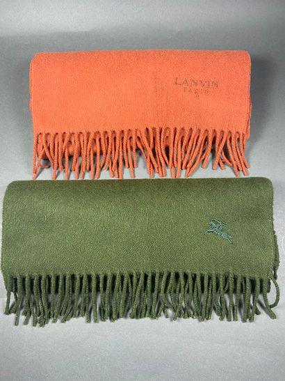 Deux écharpes LANVIN et BURBERRY en cachemire vert et orange, 130 et 160 cm