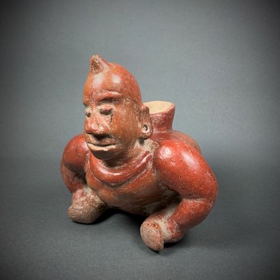 COLIMA, Mexique, 100 av. -250 ap. J.-C. Seated shaman, 17 x 17 x 17 cm, terracotta....