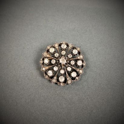 null Brooch in pink gold 750 and silver set with old and pink diamonds approx. 1.5...