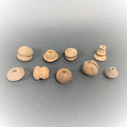 VERACRUZ, Mexique, 450-750 ap. J.-C. Lot de 9 sceaux en terre cuite 