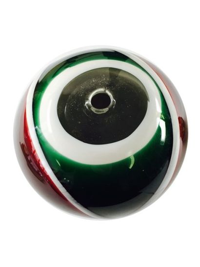 Artiste inconnu Soliflore "Boule" en cristal, de couleur vert, blanc et rouge. Signature...