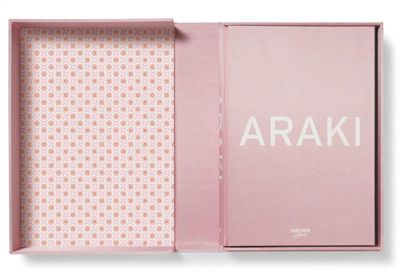 Araki «Araki», 2001. (50x34.5 cm) Limité à 2500 exemplaires, relié sous coffret de...