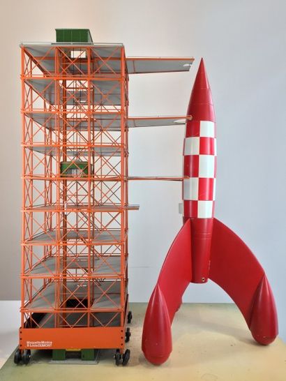 HERGÉ Tintin
Maquette Fusée en aluminium faite pour l'exposition "Ils ont marché...