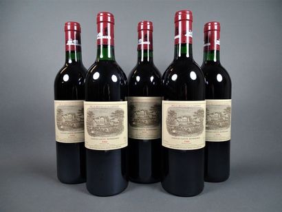Bordeaux, Pauillac Château Lafite-Rothschild, Premier cru, 1988
5 bout. 0,75 L. Niveaux...