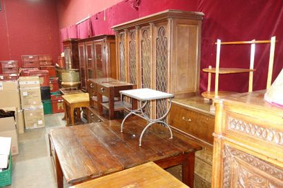 null Tables, armoire, bibliothèques, tapis