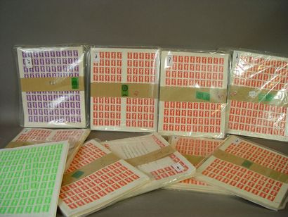 null 7 lots de 100 feuilles de 100 timbres à 2,30F + 1 lot du tarif D + 1 lot à 0,50...