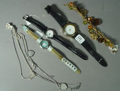 null 121- Lot de bijoux fantaisie : montres, colliers, bracelet
