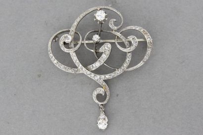 null 150- Broche pendentif en or d'époque Art Nouveau à motifs de volutes sertis...