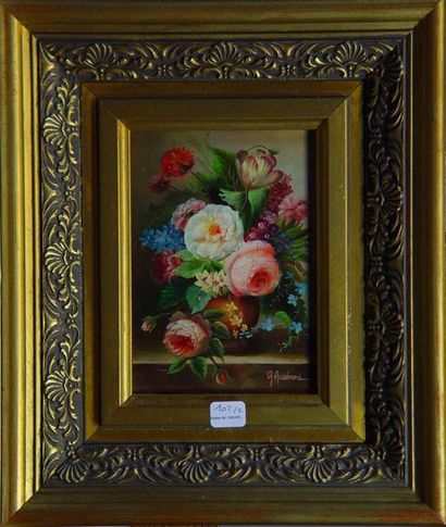 null 102- G. AUDEBRAND

''Vases de fleurs''

Deux huiles sur panneau signées en bas...