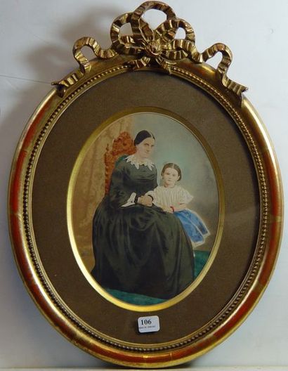 null 106- Ecole Française

''Femme et enfant''

Aquarelle ovale

H : 20 cm
