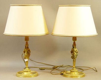 null 156- Paire de lampes en bronze doré à décor de caryatides
H : 31 cm