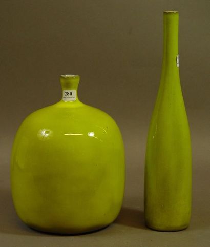 null 280- Deux vases en céramique

H : 32 cm et 24 cm