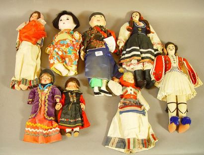 null 285- Collection de 8 poupées ''Les pays du monde''