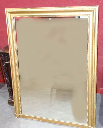 null 449- Miroir, cadre doré

132 x 100 cm