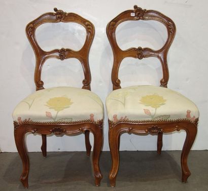 null 450- Paire de chaises de style Louis XV