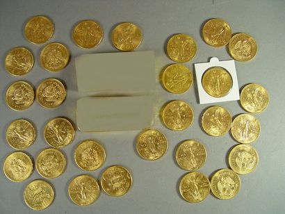 null 4- 29 pièces de 50 pesos en or :

22 pièces datées 1821 - 1947

2 pièces datées...