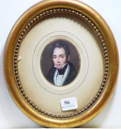 null 96- ''Portrait d'homme de qualité''

Gouache sur papier dans un cadre doré ovale

XIXème...