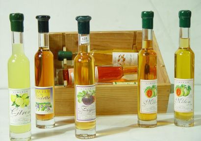null 125- 8 bouteilles 20 cl de liqueurs , Distillerie des Aravis :
citron, violette,...