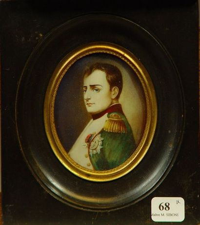 null 68- Ecole XIXème siècle

''Napoléon. Portrait en buste''

Miniature