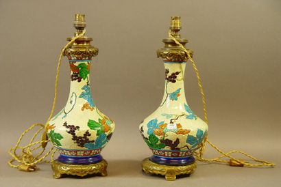 null 198- Paire de vases lampes en faïence de Longwy

Monture en bronze doré

H :...