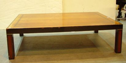 null 385- Table basse en bois de placage et bois noirci

38 x 140 x 95 cm
