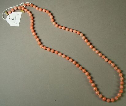 null 6- Collier de perles de corail