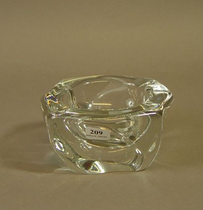 null 209- DAUM France

Cendrier en cristal

L : 13 cm