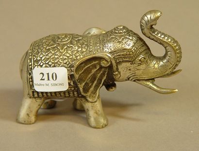 null 210- Eléphant en métal argenté

L : 10 cm