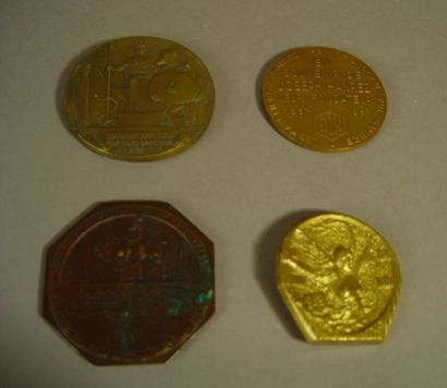 null 212- Quatre médailles en bronze