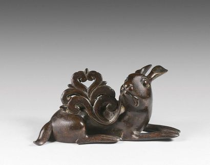 104- Bronze screen holder with brown patina,...