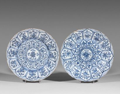 113- Two pendant dishes in blue-white porcelain...