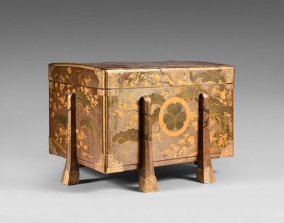 119- Karabitsu type chest in lacquer, decorated...