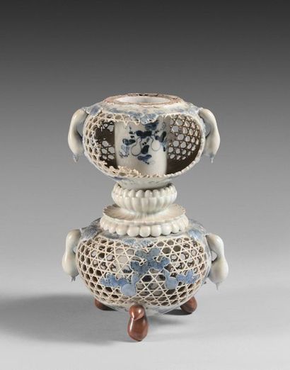 null 128- Blue-white porcelain vase, with three openwork levels, decorated with squashes...