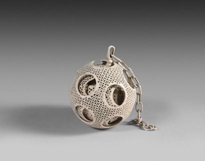 140- Ivory Canton ball and its chain CHINA,...
