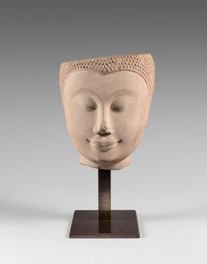 null 145- Tête de bouddha en grès gris sculpté
THAILANDE, style de Ayuthaya. XVIème-XVIIème...