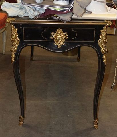 null 154- Lady's desk in blackened wood and gilded bronze decoration

Regency Style

(Accidents)

72...