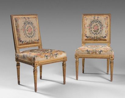 157- Pair of carved and gilded wooden chairs...